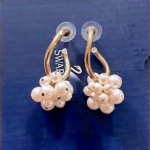 Swarovski pearl cluster gold earrings